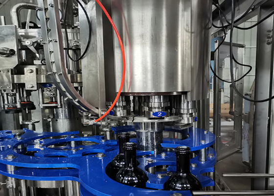 Cerveza de relleno isobárica que hace máquina la cadena de producción de la botella de cerveza de la botella de cristal